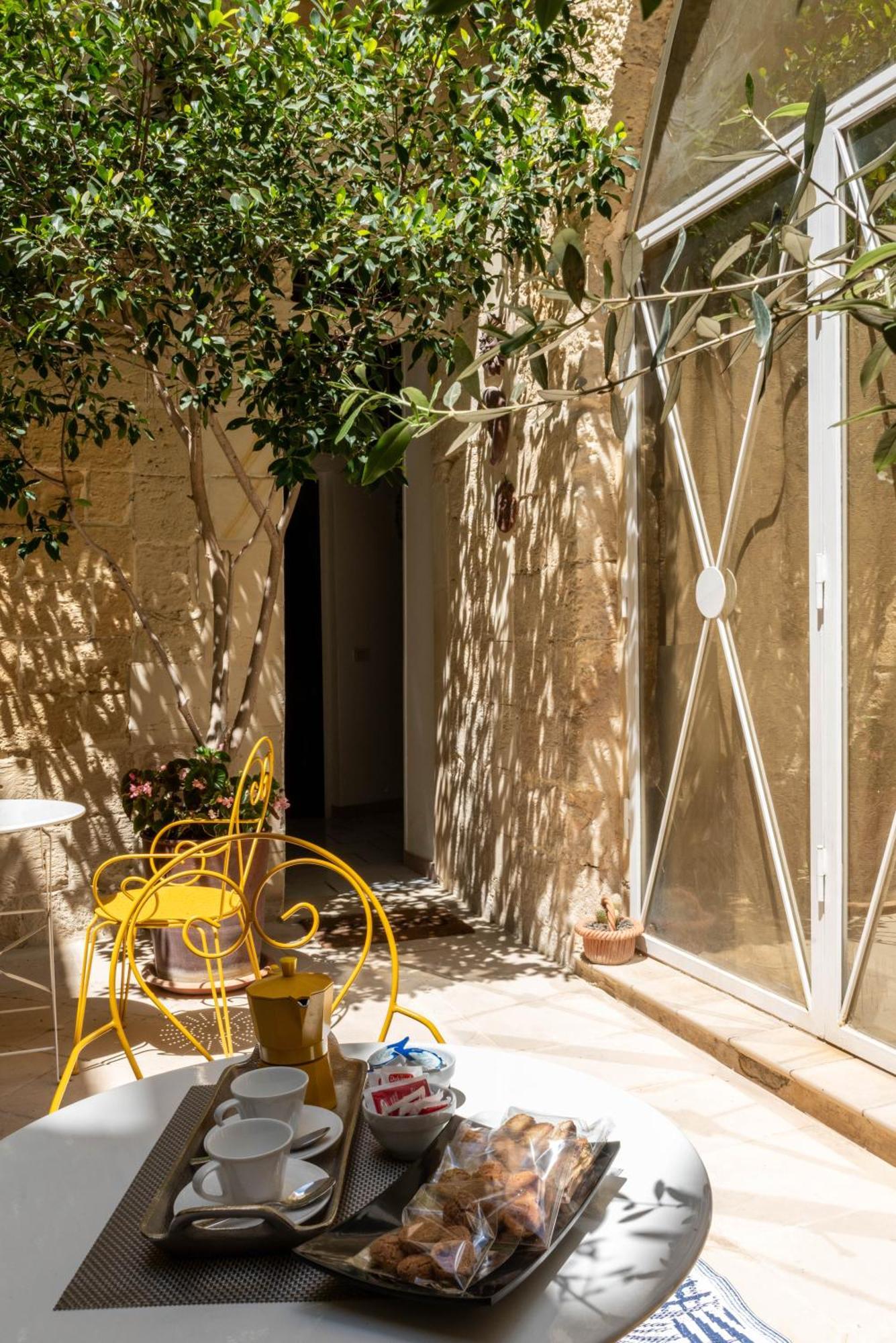 B&B Corte Dei Memoli Di Margiotta Giuseppina Lecce Luaran gambar